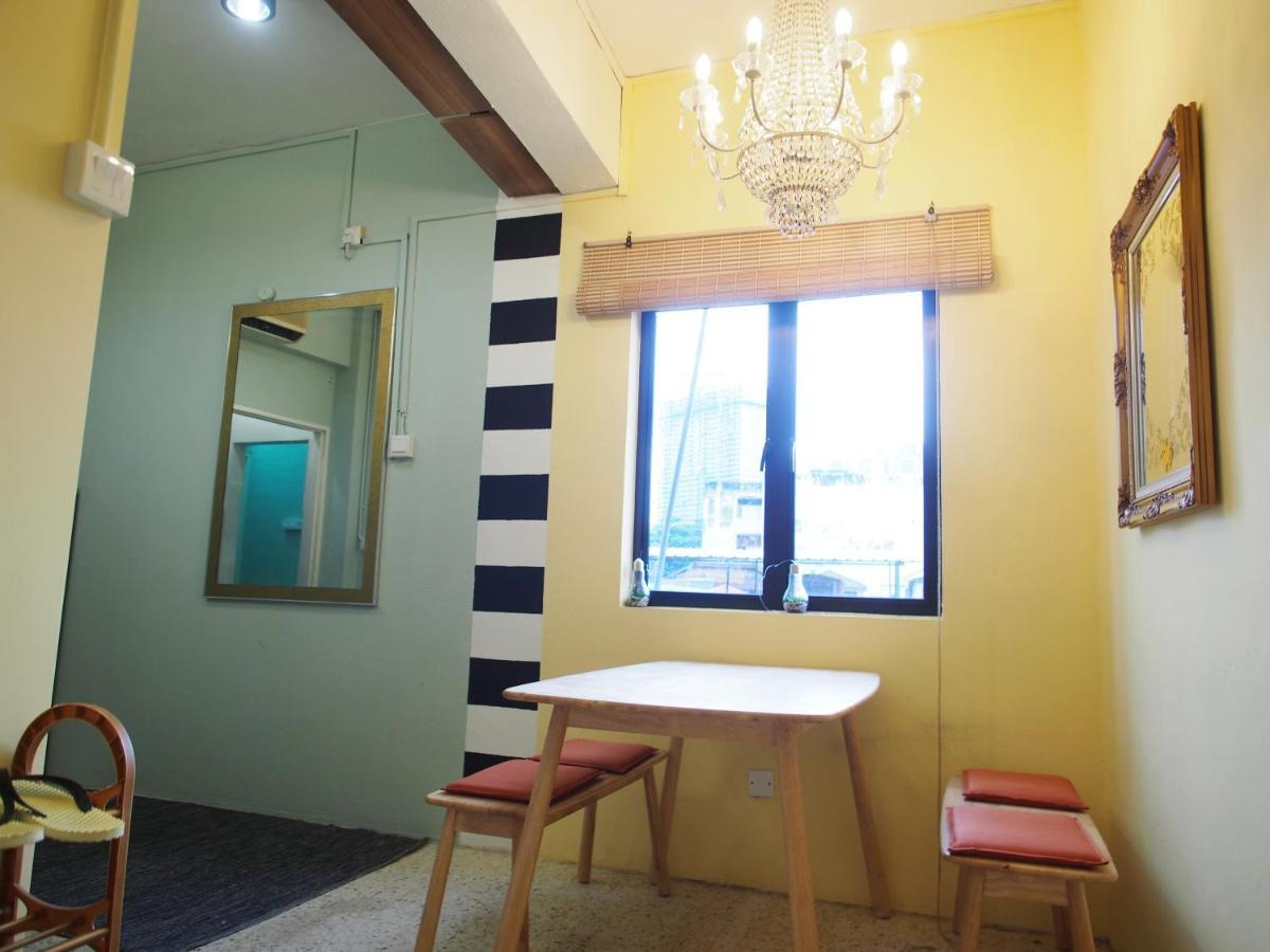 Mom Mark Inn George Town Exterior photo