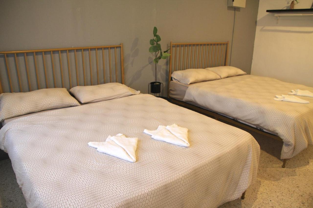 Mom Mark Inn George Town Exterior photo